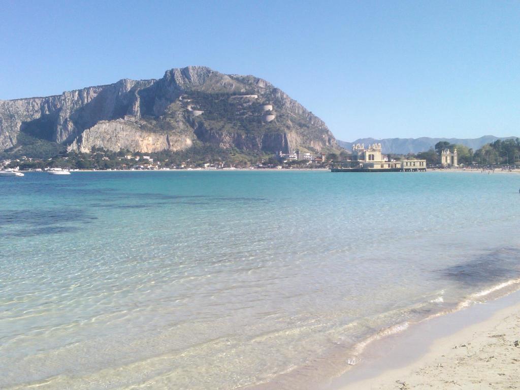 Apartment In A Villa A Mondello Exterior foto